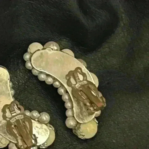 Vintage 1960s Japan pastel yellow beaded crescent clip on earrings - Picture 4 of 4